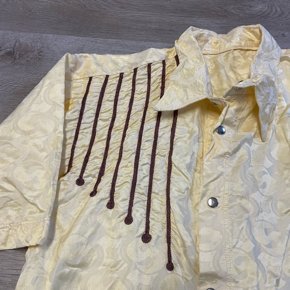 Vintage men’s 70’s bowling shirt fits like a small to medium - Picture 3 of 3